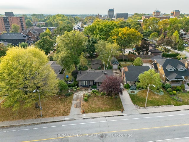 2437 Riverside Drive W, Windsor