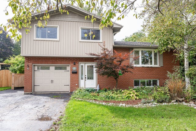 27 Riehl Court, Stratford