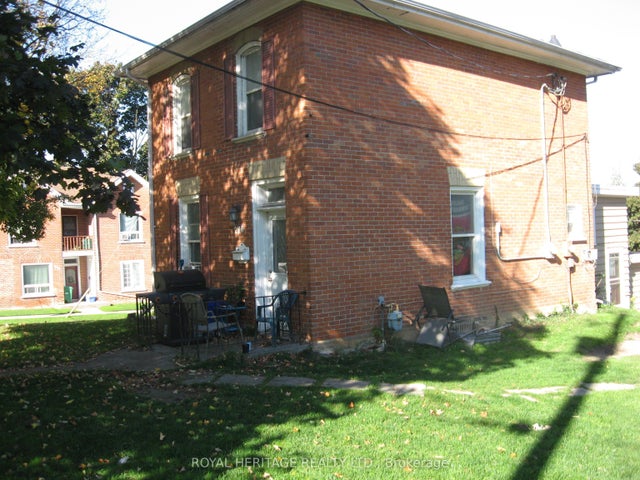 276 Parkhill Road W, Peterborough