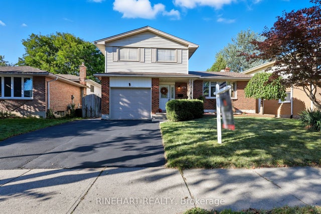 10 Alayne Crescent, London South