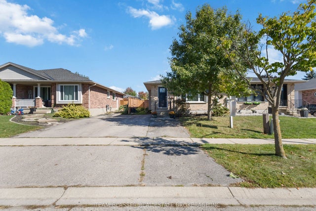 17 Carrie Crescent, St. Thomas