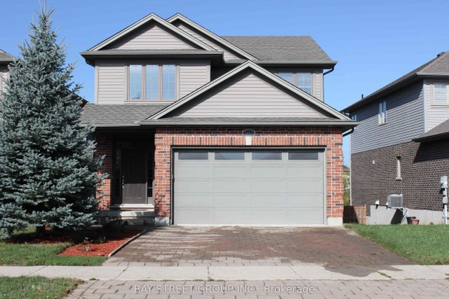 1451 Howlett Circle, London North