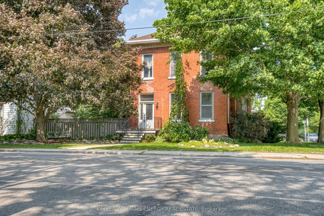 88 Wellington Street N, Woodstock