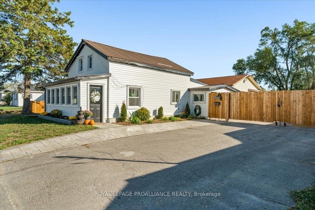 17 Centre Street, Belleville