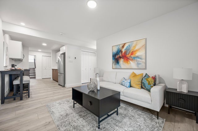 182 Bridge Crescent 9, Minto
