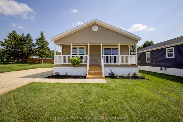 210 Spruce Drive, West Grey