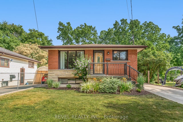 323 Hixon Road, Hamilton