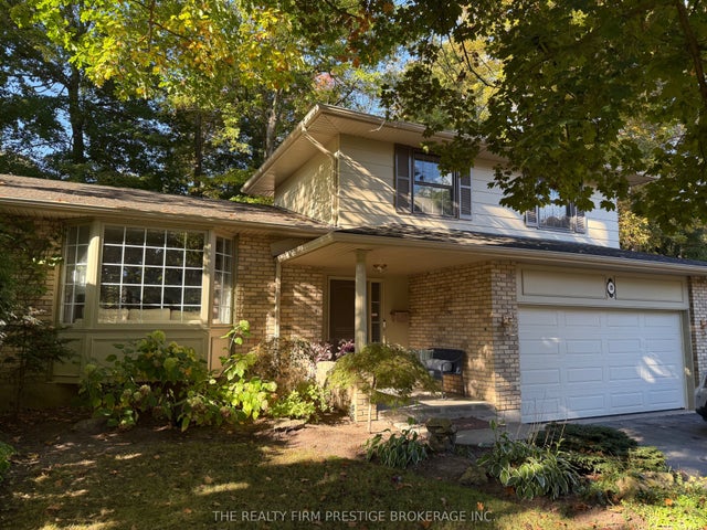 15 Rockford Crescent, London South