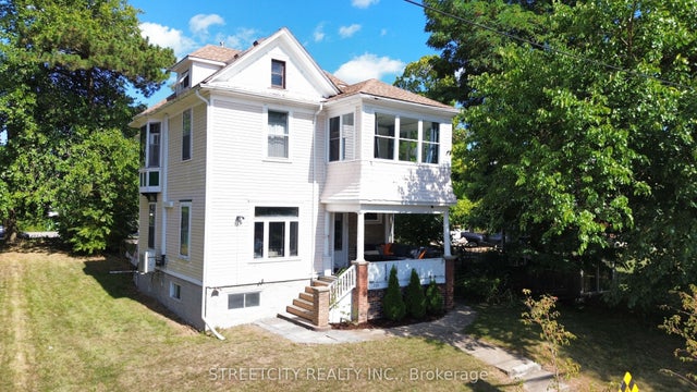 204 London Road, Sarnia