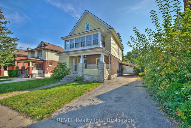 5806 Prince Edward Avenue, Niagara Falls
