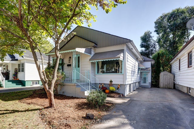 71 Connaught Avenue, London East