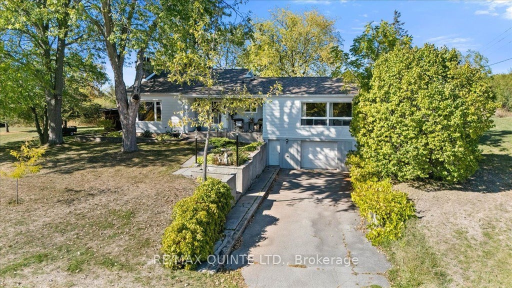 404 Bridge Street W, Belleville