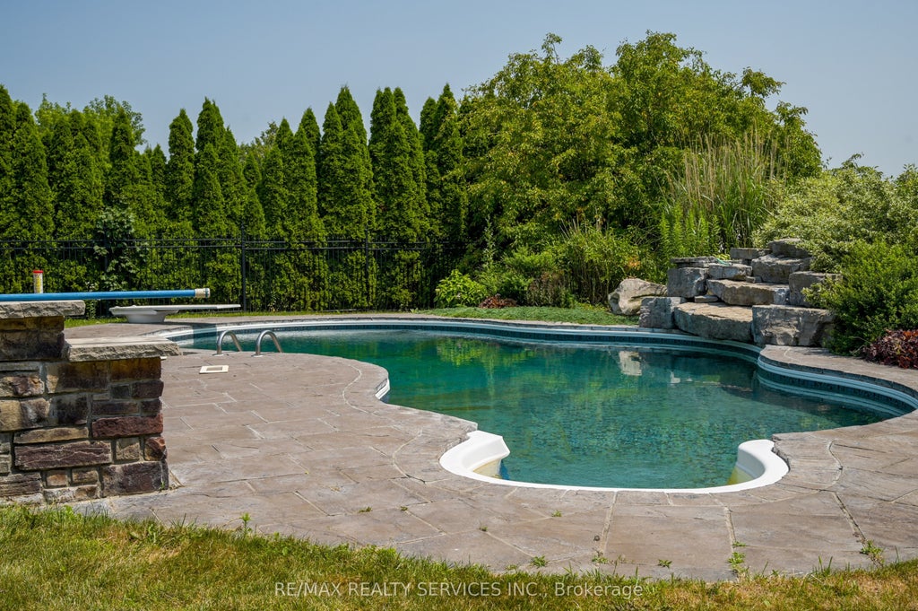 214 & 218 Maple Avenue S, Brant