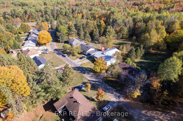 1043 Estates Road, Highlands East