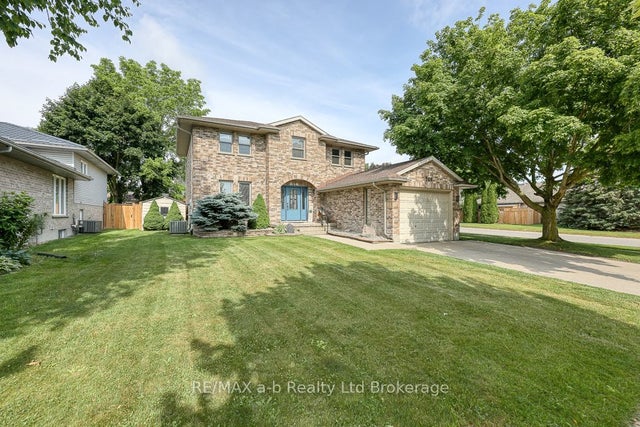 346 Riverview Drive, Strathroy-Caradoc