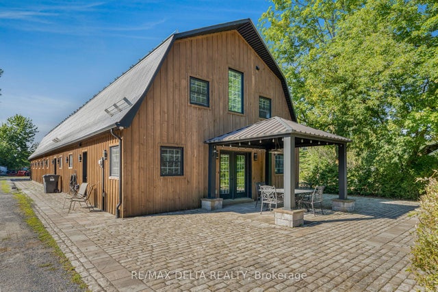 439 Front Road W, Champlain