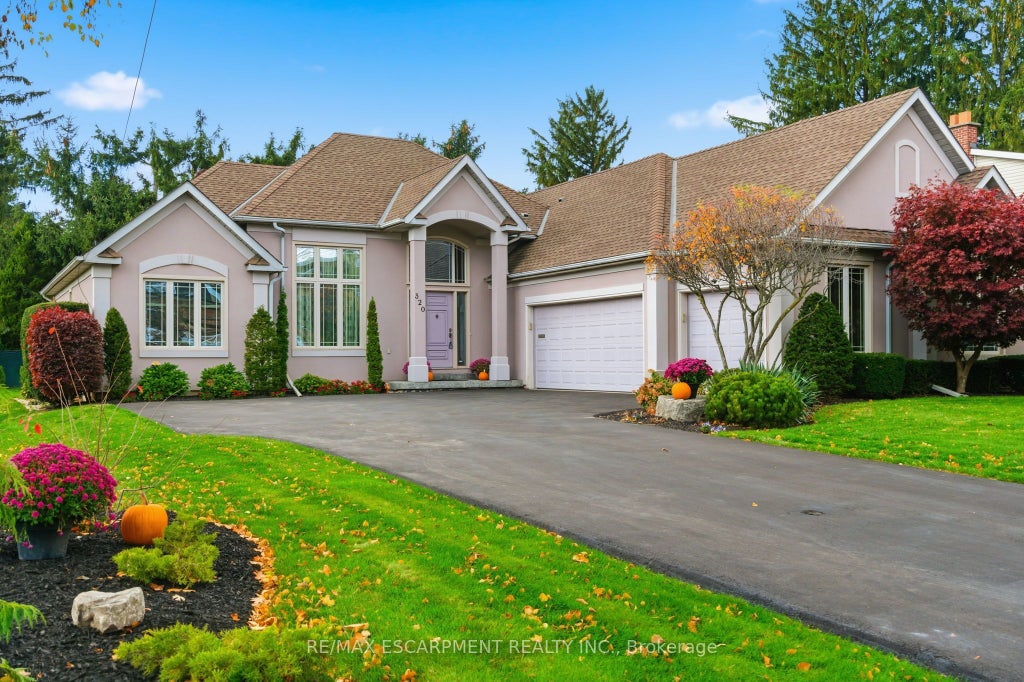 320 Fiddler's Green Road, Hamilton