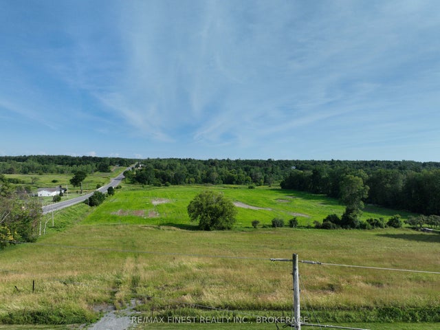 Simmons Road, Loyalist