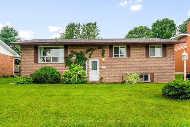 594 Herbert Street E, Pembroke