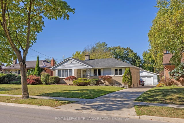 395 Beachwood Avenue, London South