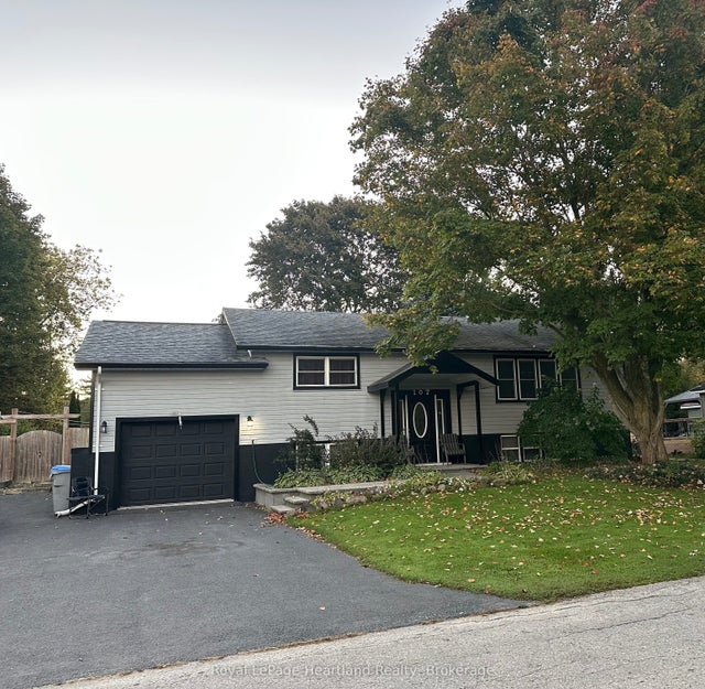 107 Erie Street S, Central Huron