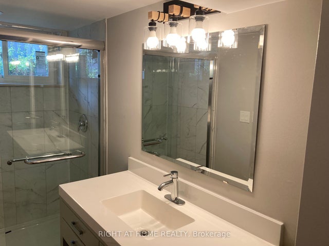 8 Regency Street Lower, Hamilton