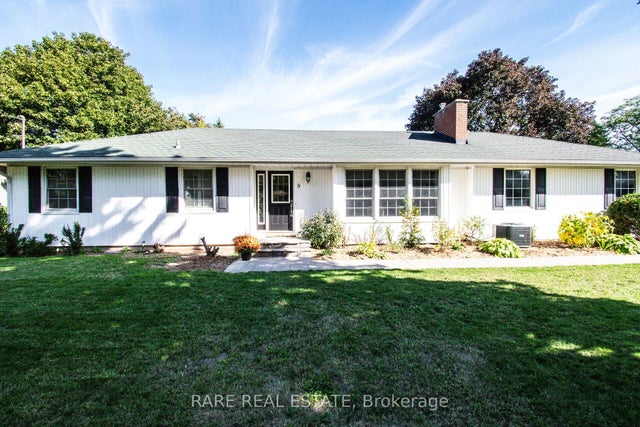 8 Brookside Avenue, Grimsby