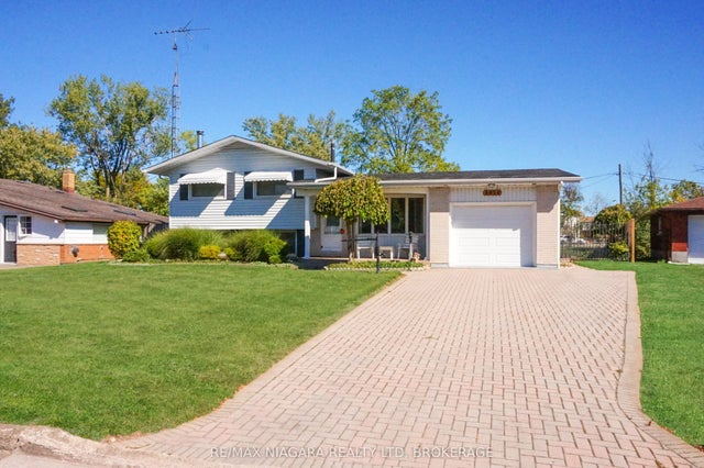 8824 Champlain Drive, Niagara Falls