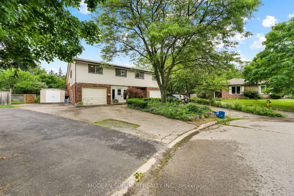 370a Churchill Court, Waterloo
