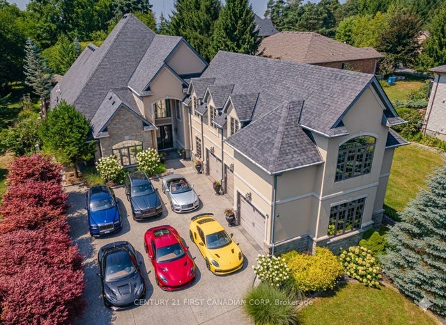 547 Crestwood Drive, London South