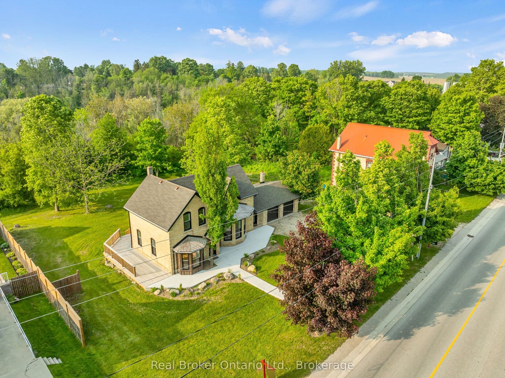 16 Hillcrest Street W, South Bruce