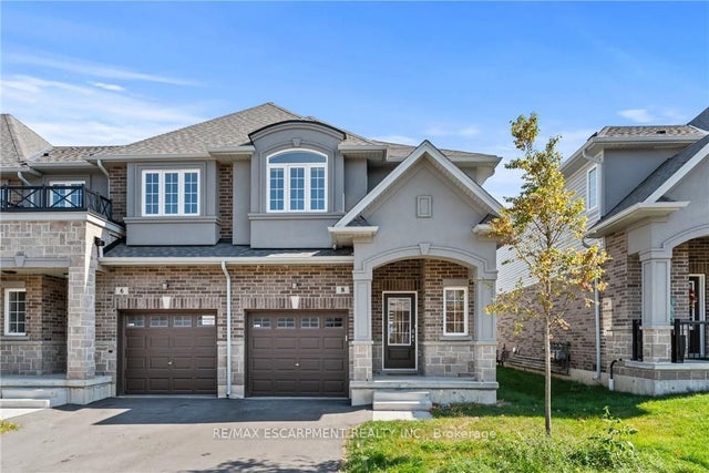 8 Linden Park Lane, Hamilton