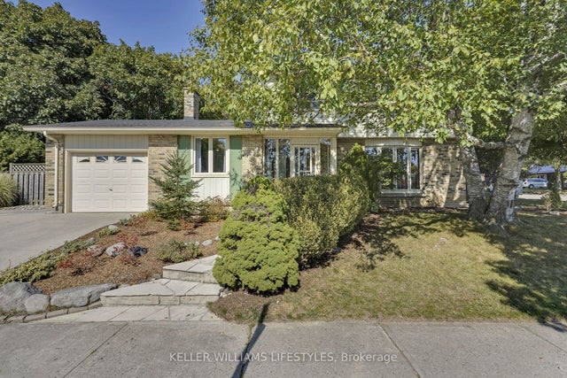 66 Lloyd Manor Crescent, London North