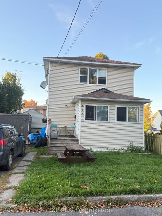 37 Timothy Avenue, Cornwall