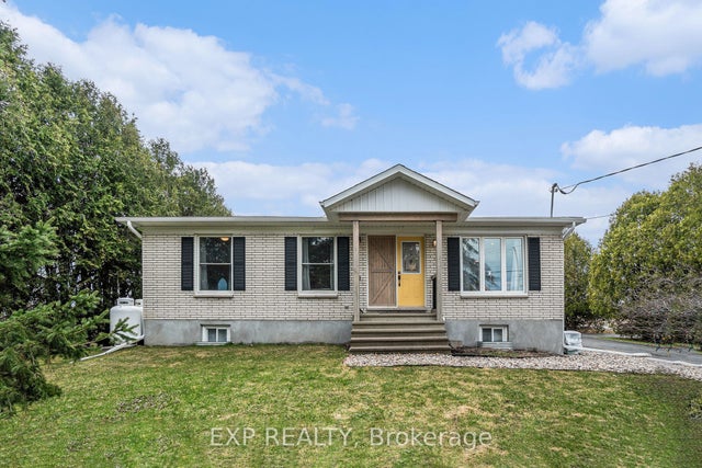 2462 Dunning Road, Orleans - Cumberland and Area