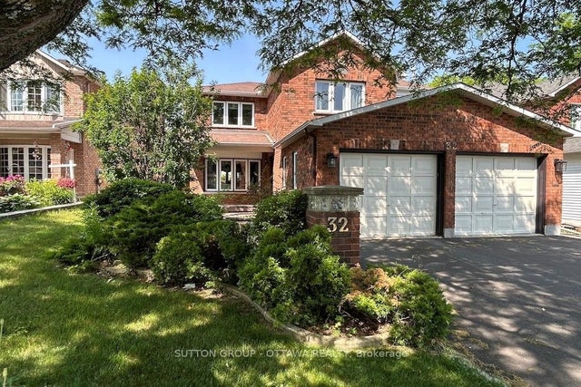 32 Cellini Court W, Hunt Club - South Keys and Area