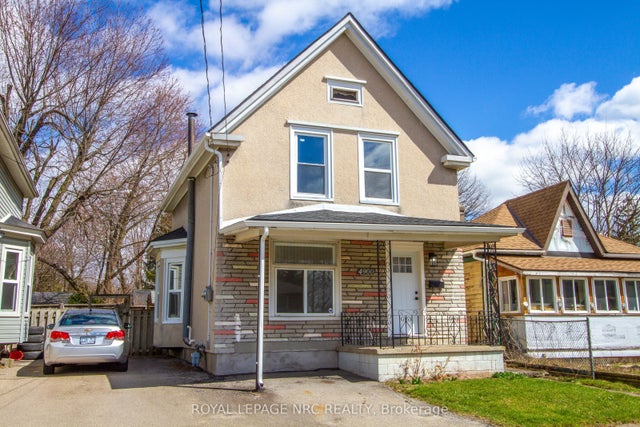 4900 St Clair Avenue, Niagara Falls