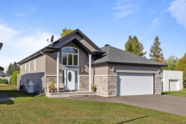 5 Lamoureux Street, The Nation