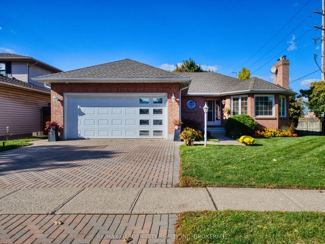 2 Harvest Oak Drive, St. Catharines