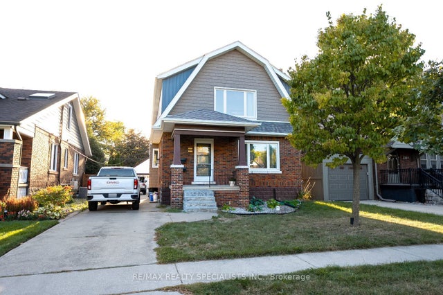 2371-2373 Lincoln Road, Windsor