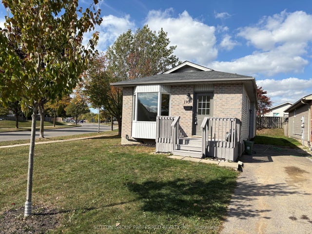 195 Simpson Crescent, London East