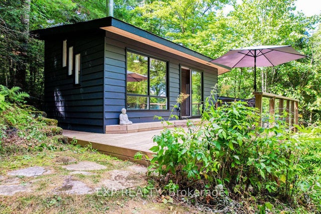 565 West Diamond Lake Road, Hastings Highlands