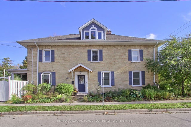 207 Waterloo Street N, Cambridge