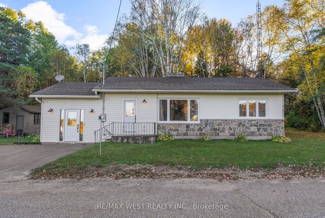 77 Post Street, South Algonquin