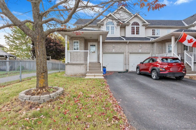 698 Maclean Court, Kingston
