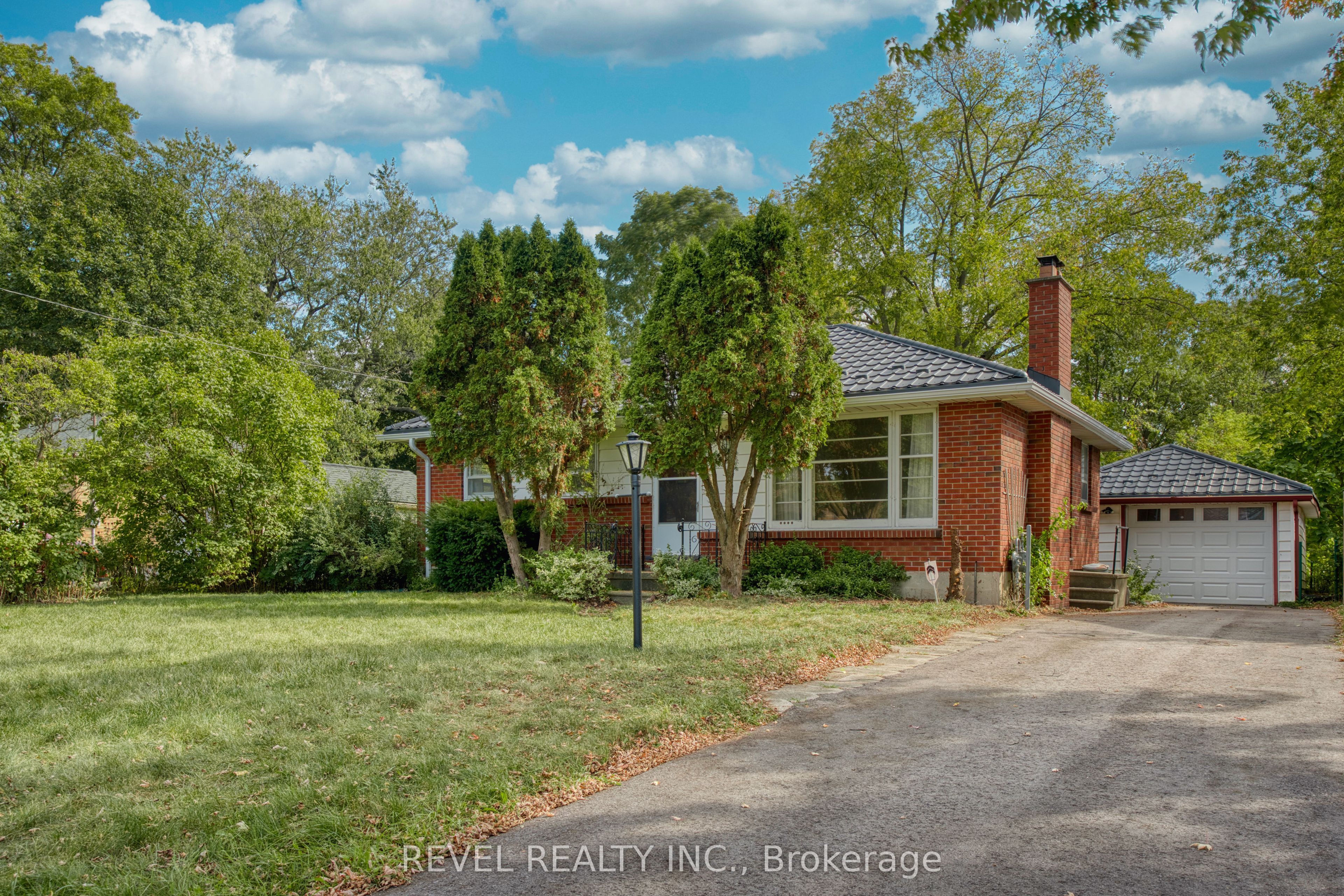 Photo of Listing #X12460665