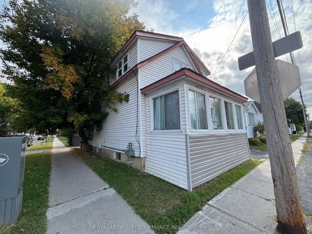 345 Gloucester St N Street N, Cornwall