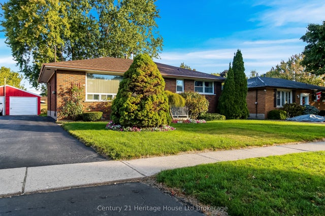 1009 Warwick Street, Woodstock