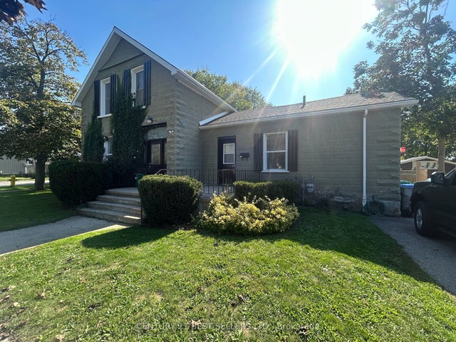 115-117 Britannia Road W, Goderich