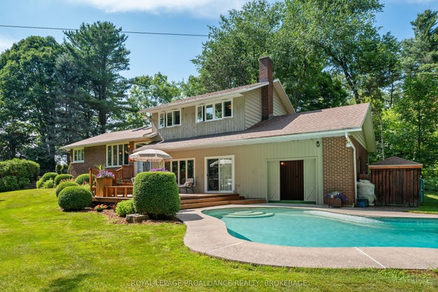 120 Cross Cemetery Road, Leeds and the Thousand Islands